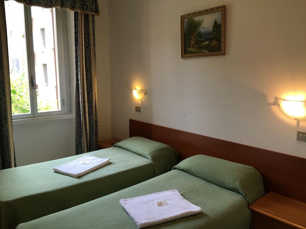 מילאנו Hotel Adelchi מראה חיצוני תמונה