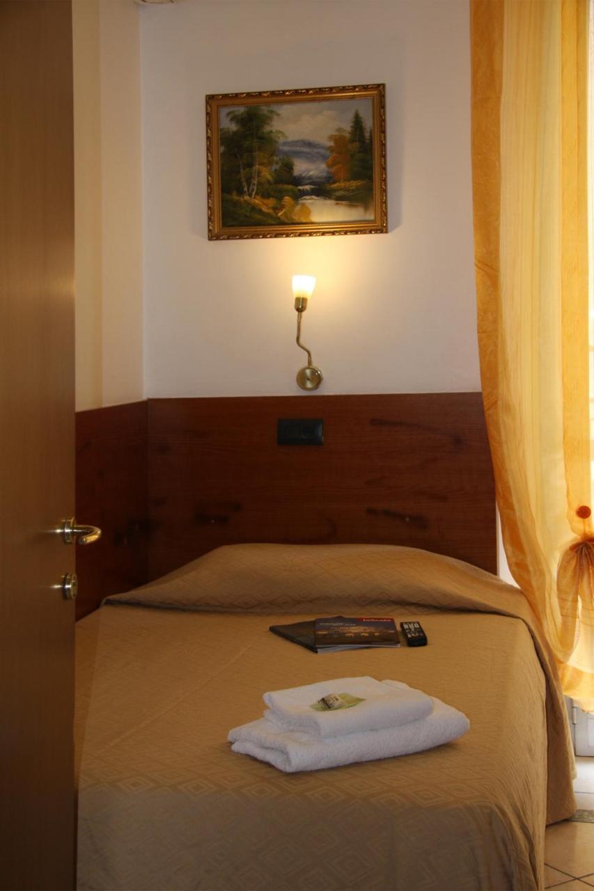 מילאנו Hotel Adelchi מראה חיצוני תמונה