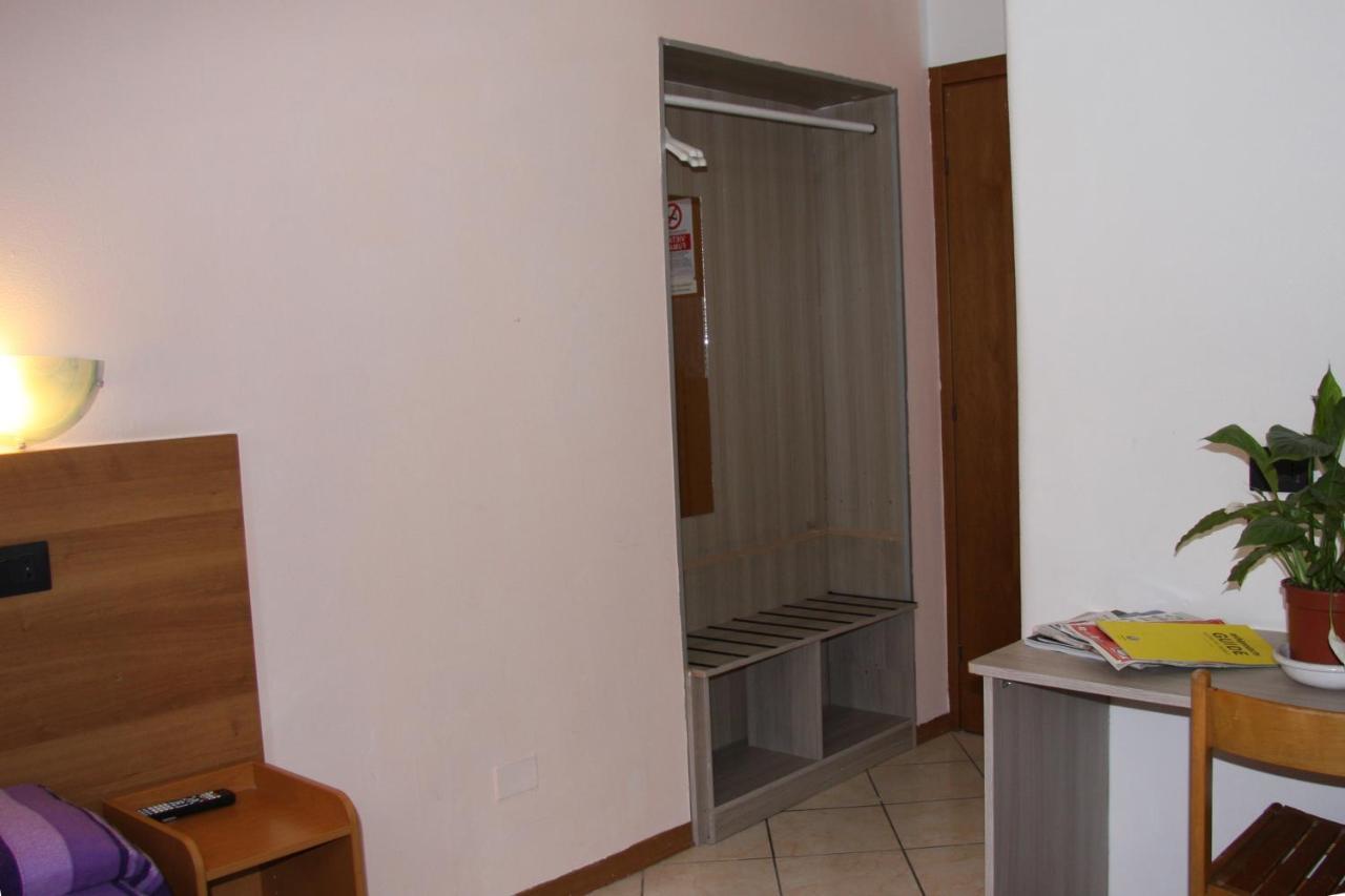 מילאנו Hotel Adelchi מראה חיצוני תמונה